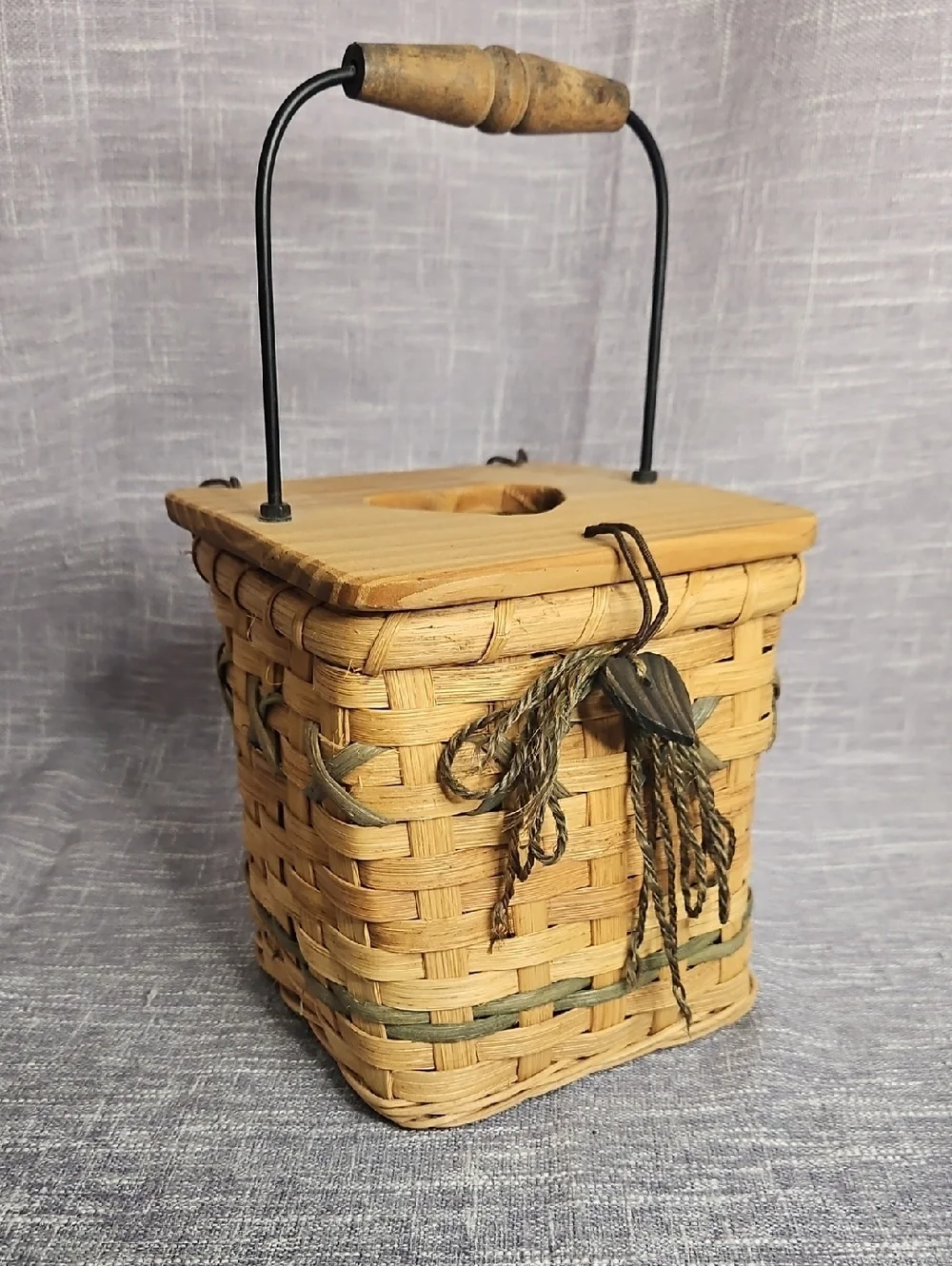 Woven Natural Rattan Tissue Box Holder with Handle